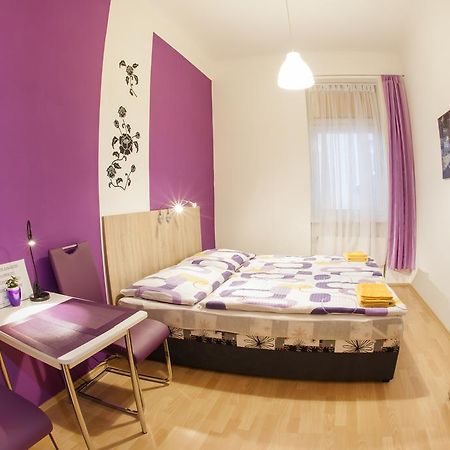 Penzion V Centru - Apartmány Smetanka Ceske Budejovice Exterior foto