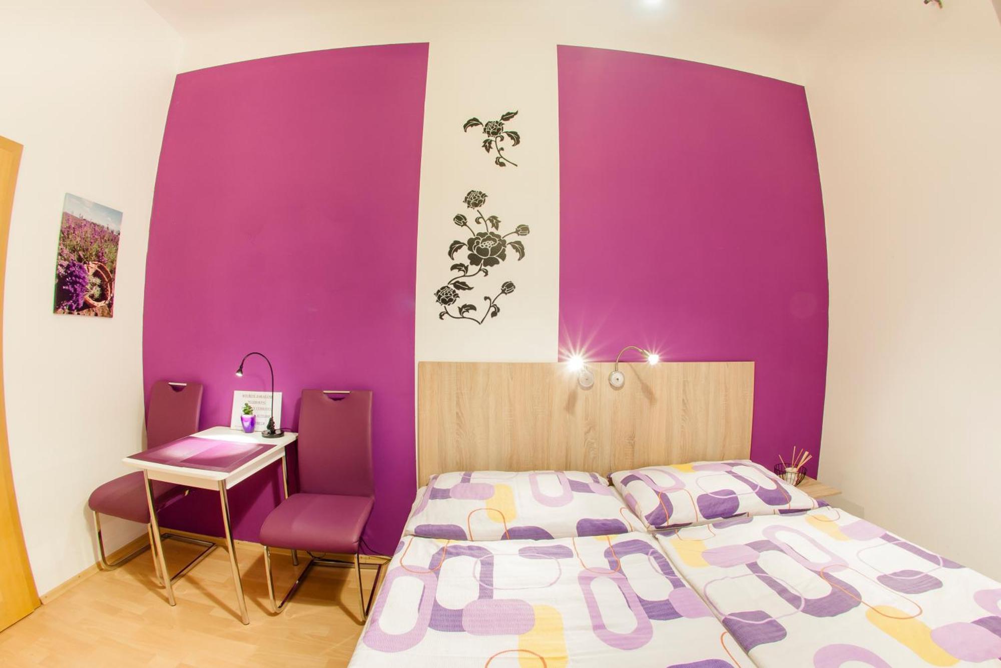 Penzion V Centru - Apartmány Smetanka Ceske Budejovice Exterior foto
