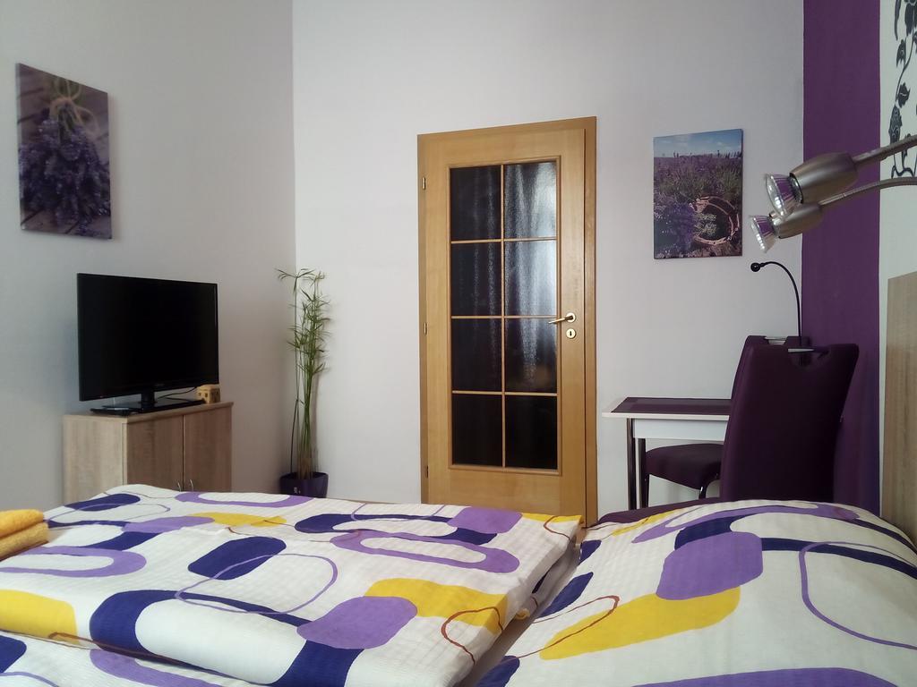 Penzion V Centru - Apartmány Smetanka Ceske Budejovice Quarto foto