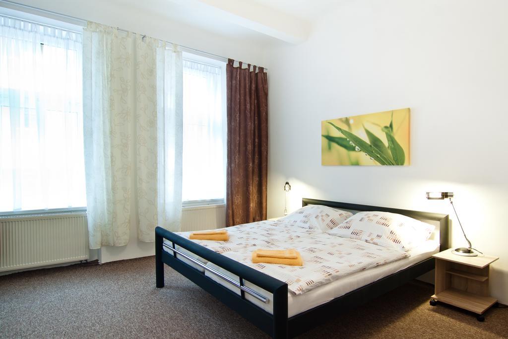 Penzion V Centru - Apartmány Smetanka Ceske Budejovice Exterior foto